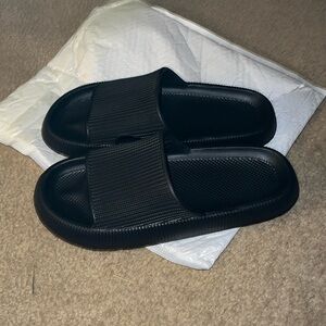 WellTree cushion/pillow slides brand new never worn size 11 women’s 9mens